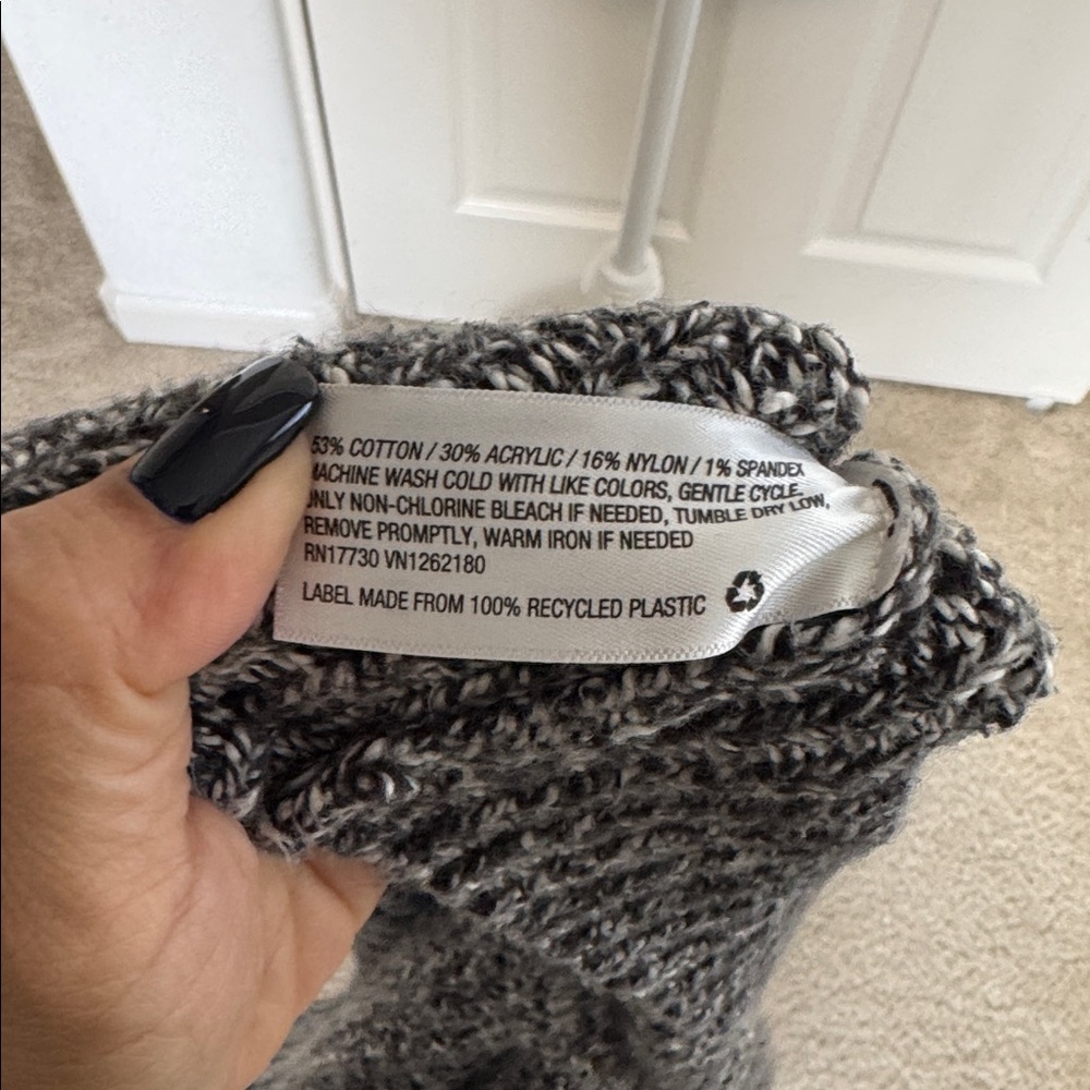 Universal Thread Charcoal Sweater - Size Large - Picture 8 of 8